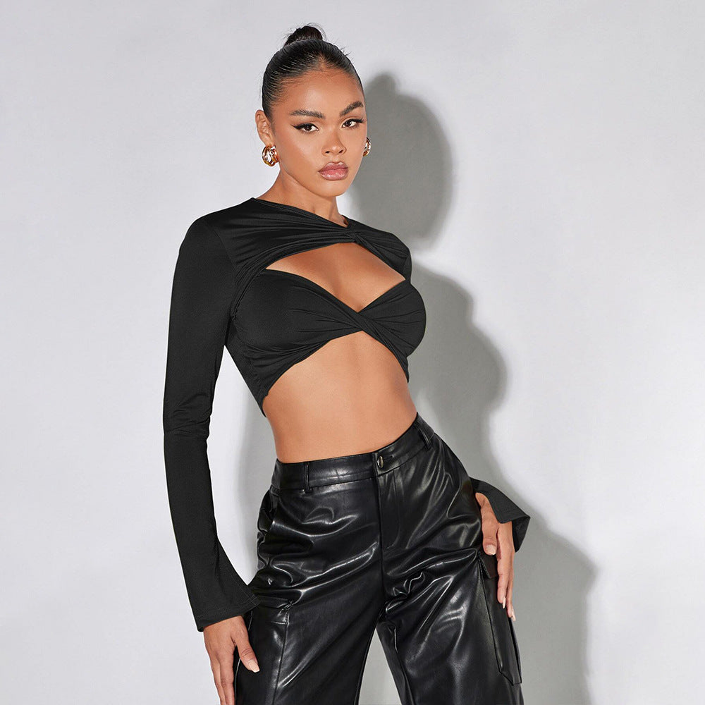 Chic & Stil women's cropped top with sophisticated draped details and long sleeves