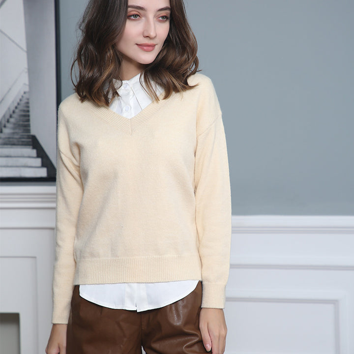 Women elegant V-neck sweater in soft material with drop shoulders Lune London