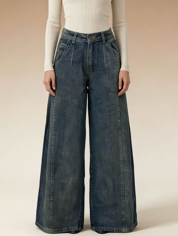 Women's loose denim jeans with a high waistband and classic cut Lune London