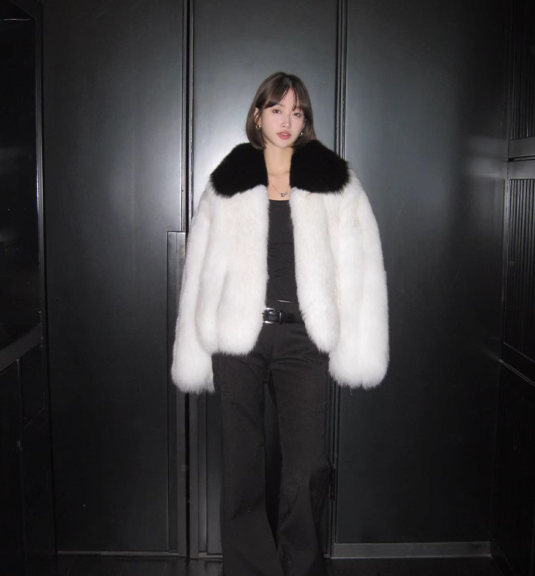 Ladies Luxurious and Voluminous Faux Fur Jacket with Chic and Stylish Collar