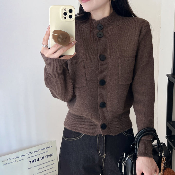 Ladies trendy long sweater with practical pockets and button closure Lune London