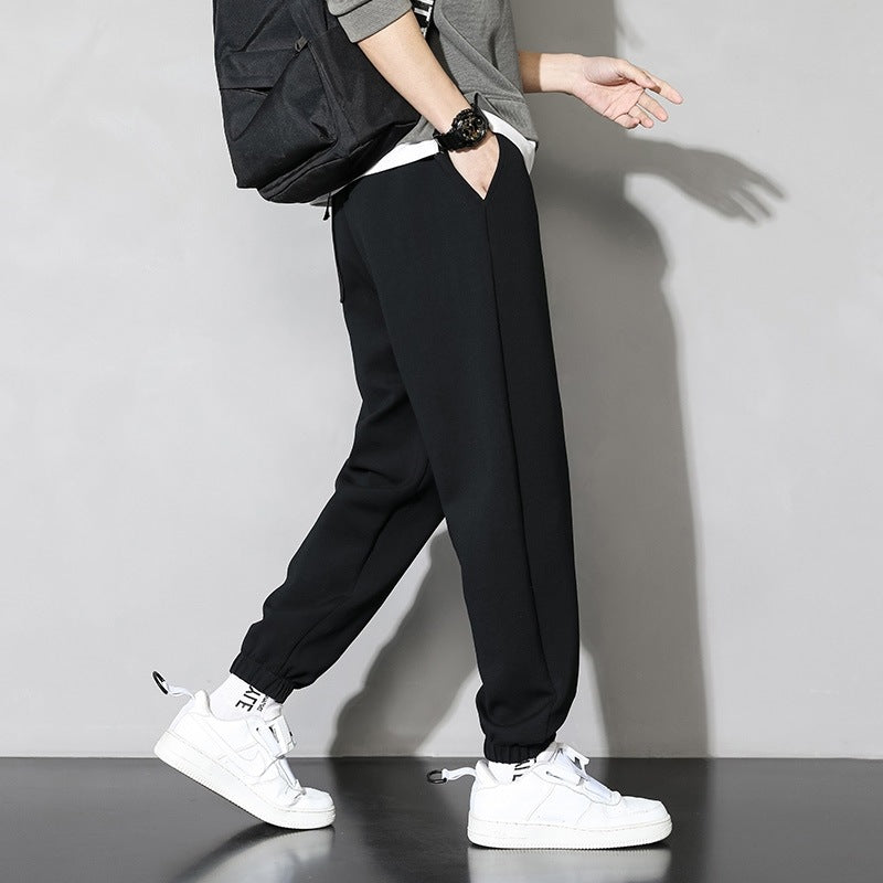 Casual sweatpants for men with elastic waistband and side pockets Lune London
