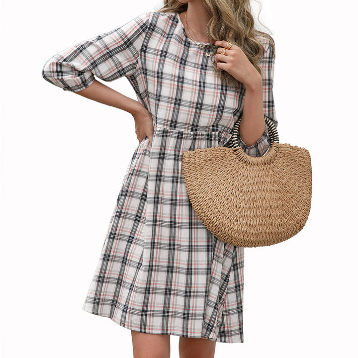 Dress for women with a checkered look and a fitted design Lune London