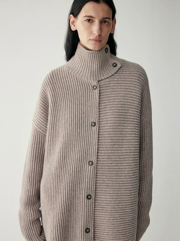 Cardigan femme en tricot épais avec col haut et patte de boutonnage Chic & Stil