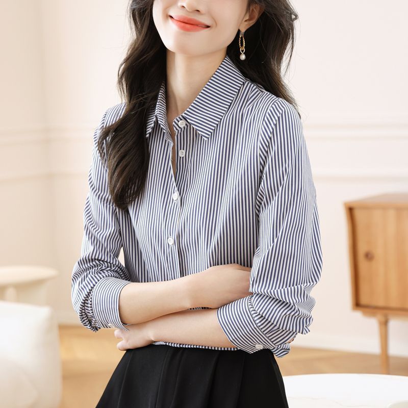 Chemisier rayé pour femmes avec col élégant Chic & Stil