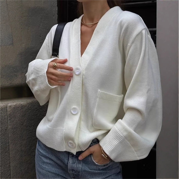 Ladies casual knitted cardigan with large pockets and button closure Lune London