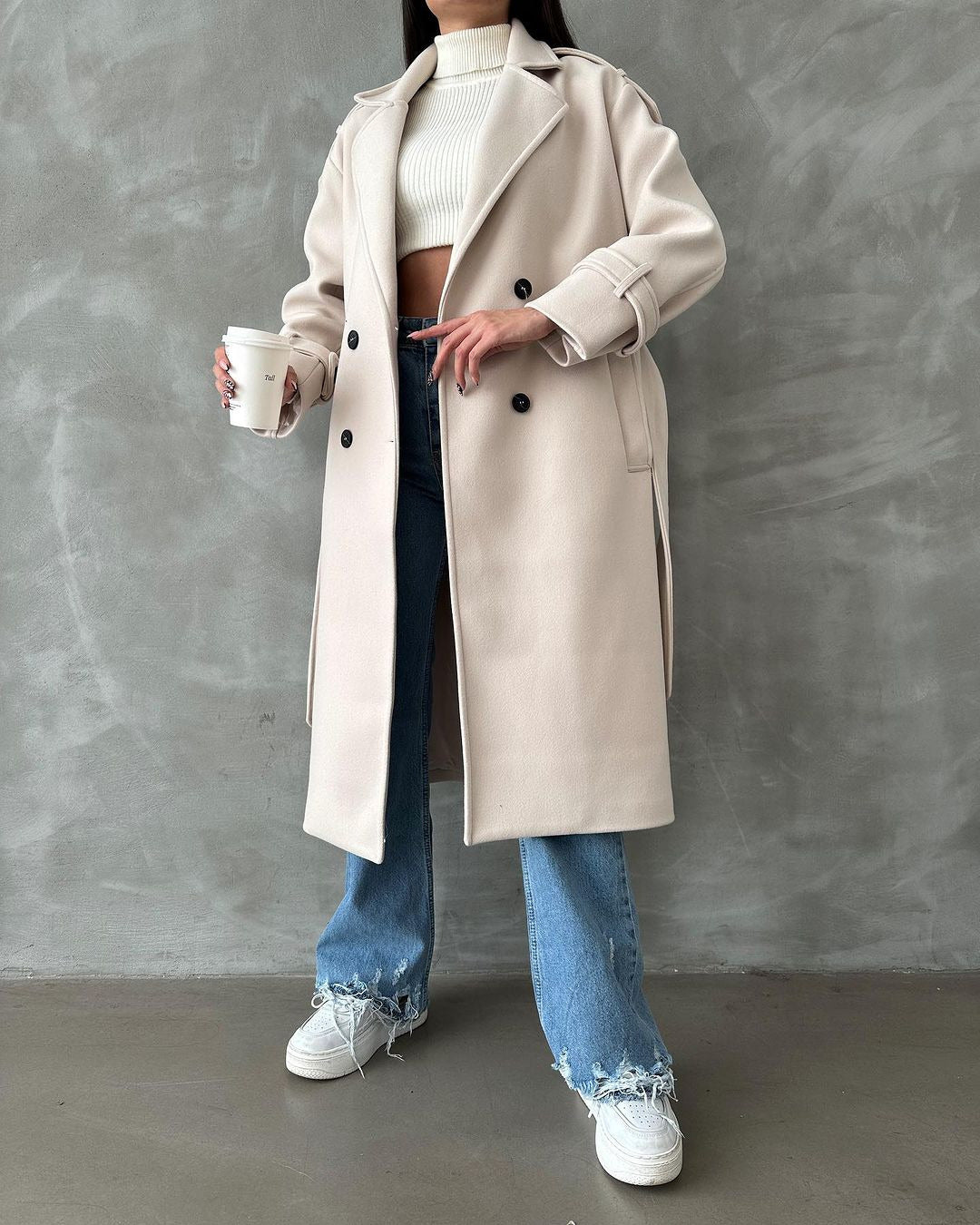 Stylish women's trench coat with elegant details and a double-breasted front closure Lune London