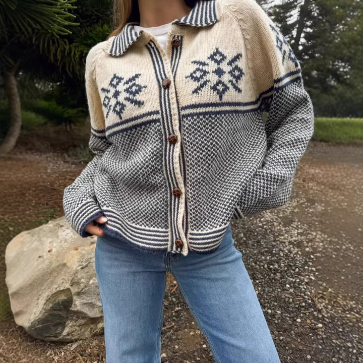Veste en tricot pour femmes avec motif traditionnel et patte de boutonnage Chic & Stil
