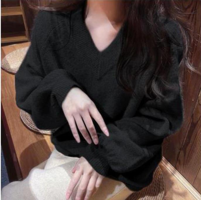 Chunky knit sweater for women with a deep V-neckline and voluminous sleeves Lune London