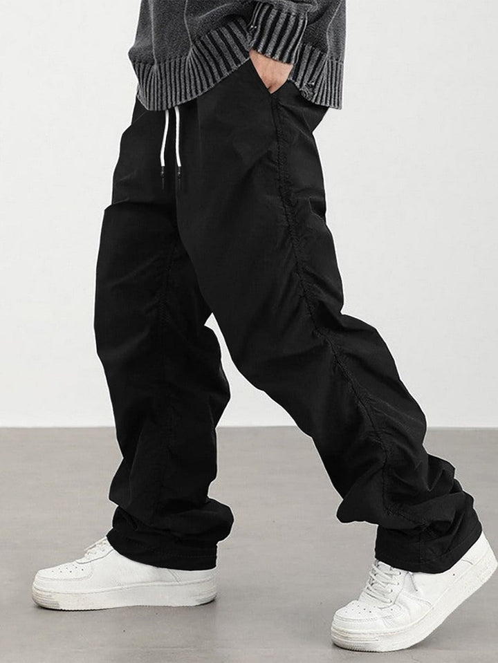 Casual cargo pants for men with elastic waist and practical pockets Lune London