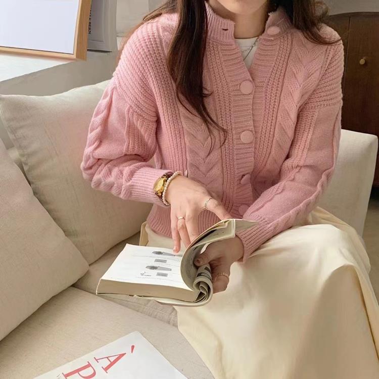 Comfortable knitted cardigan for women with braided pattern and large buttons Lune London