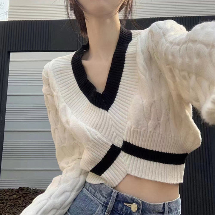 Ladies stylish cropped sweater with V-neck and diamond pattern Lune London