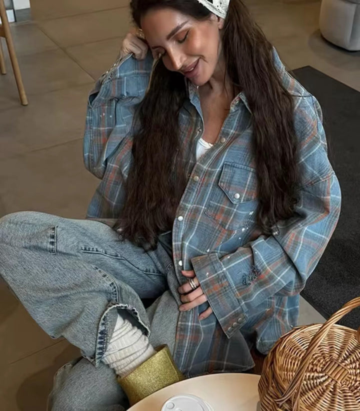 Casual carrot pants for women with wide leg and oversized shirt Lune London