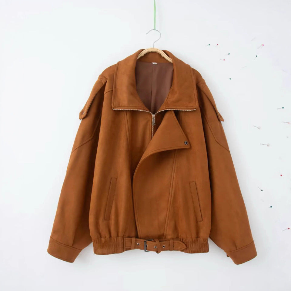 Cropped synthetic leather jacket for women with practical flap pockets and a cinchable belt Lune London
