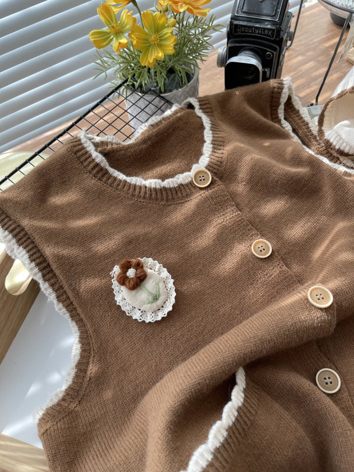 Knitted cardigan for women with contrasting details and pockets Lune London