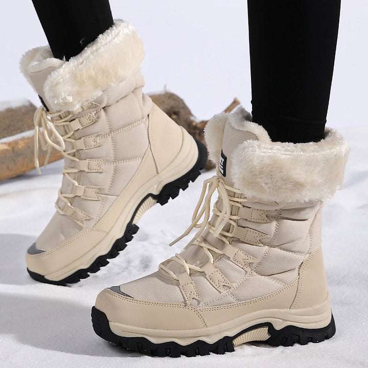 Ladies Winter Hiking Boots with Insulating Lining and Slip-Resistant Profile Sole Lune London