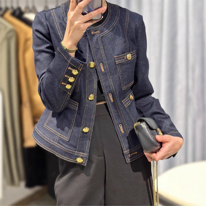Veste en denim de mode pour femmes avec boutons dorés Chic & Stil