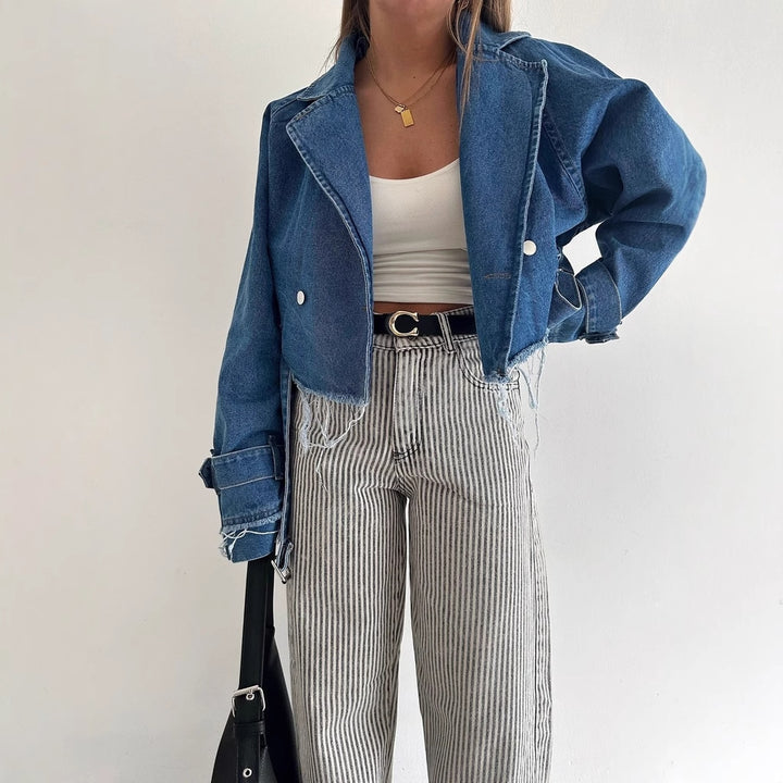 Cropped denim jacket for women in vintage style with fringes and trendy details Lune London