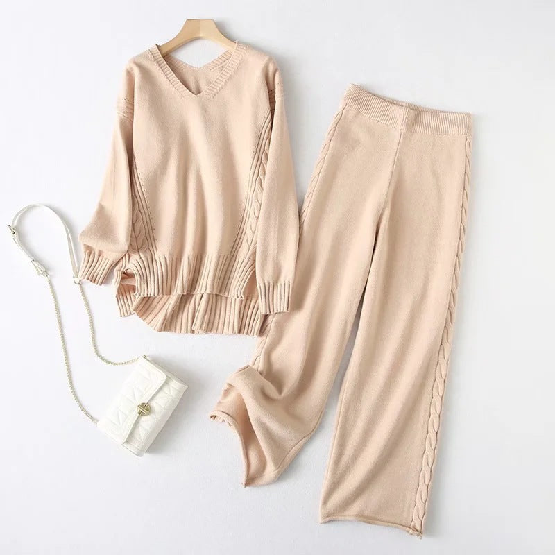 Soft knit set for women with V-neck and ribbed texture Lune London