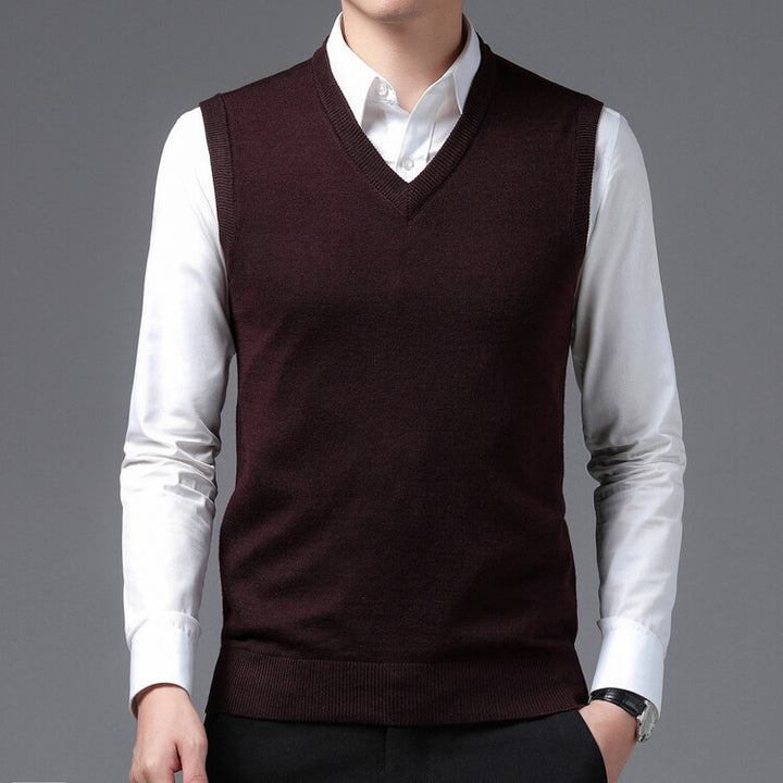 Men's V-neck sweater in fine cotton blend with elegant structure Lune London