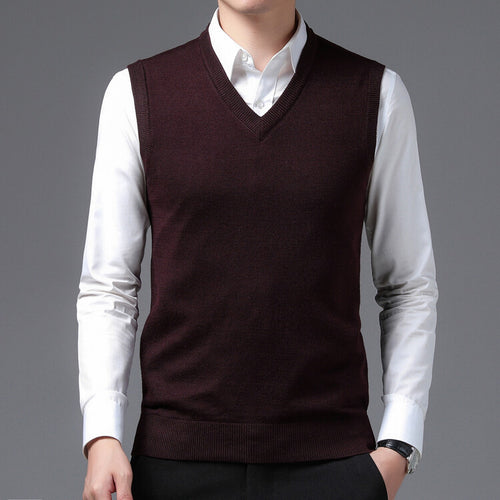 Men's V-neck sweater in fine cotton blend with elegant structure Lune London