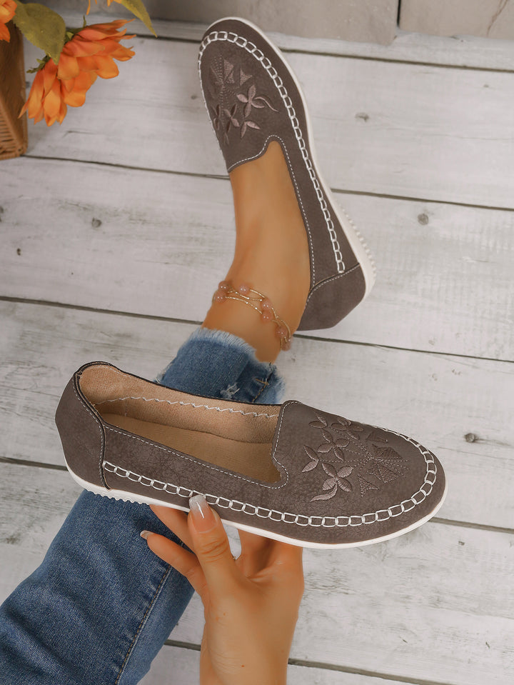 LADIES Moccasins with embroidered floral design and non-slip sole Lune London