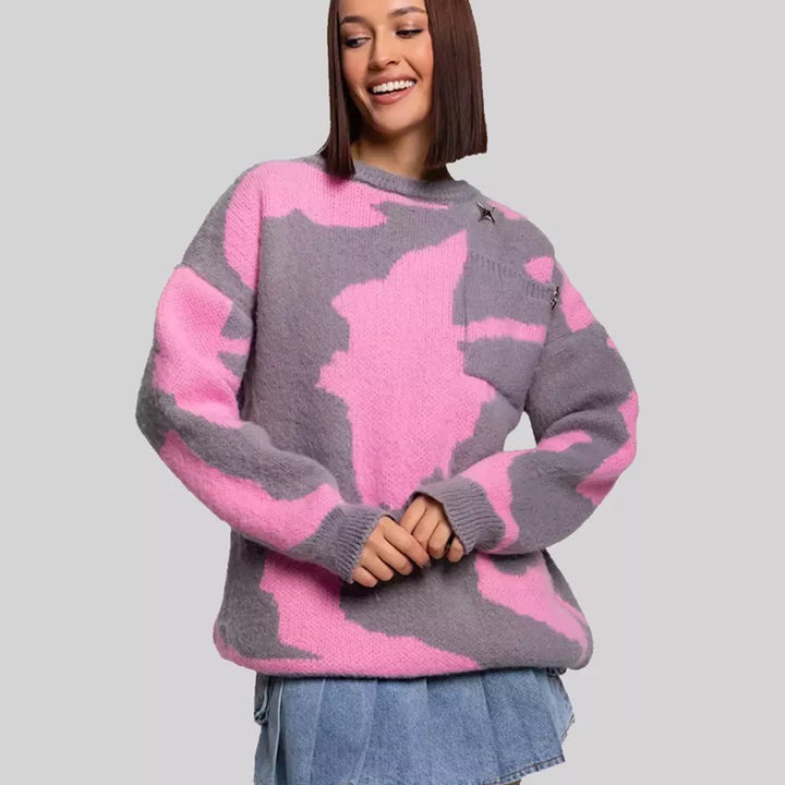 Women modern knit sweater with abstract design and soft texture Chic und Style