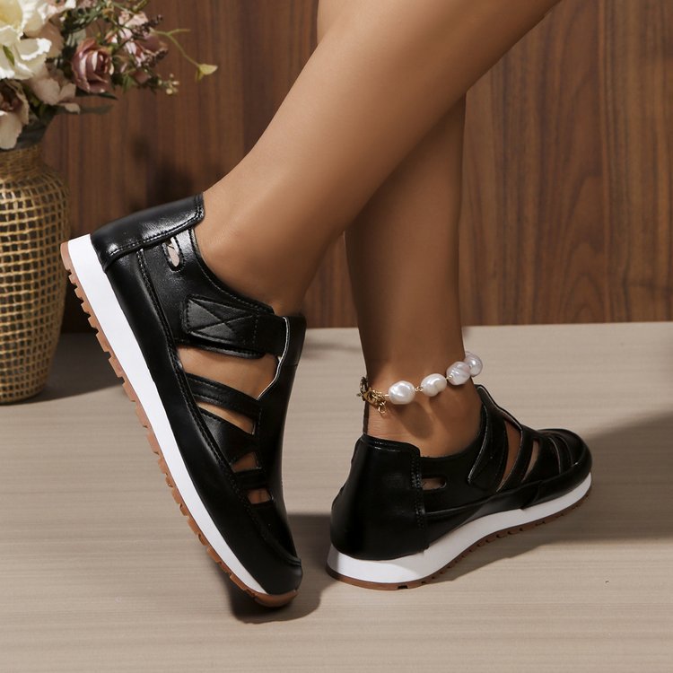 Comfortable women's sandals with ergonomic strap design and breathable surface technology Lune London