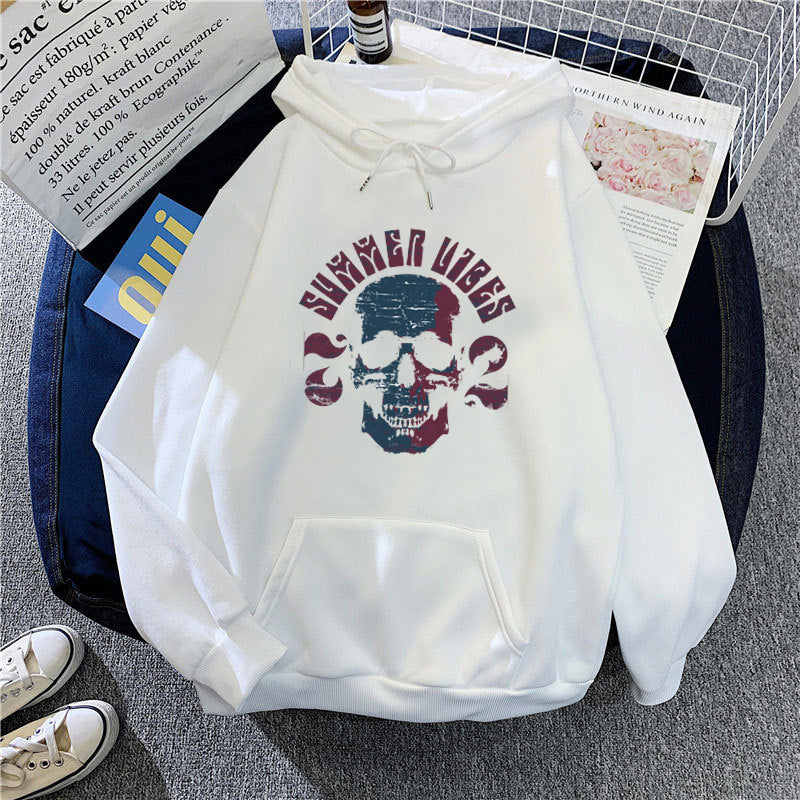 Women's hoodie with artistic skull design Chic & Stil