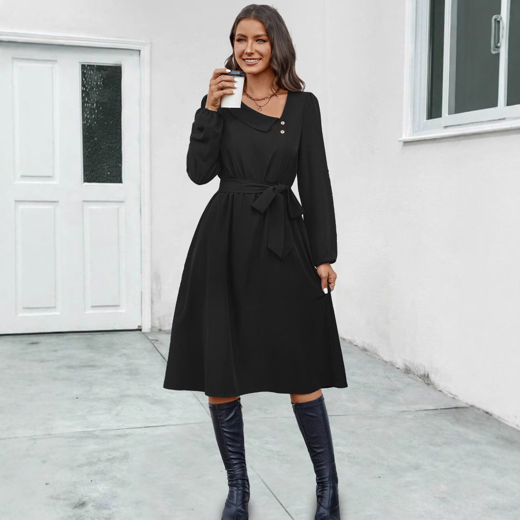 Mid-length dress for women with a fitted cut and elegant button details Lune London