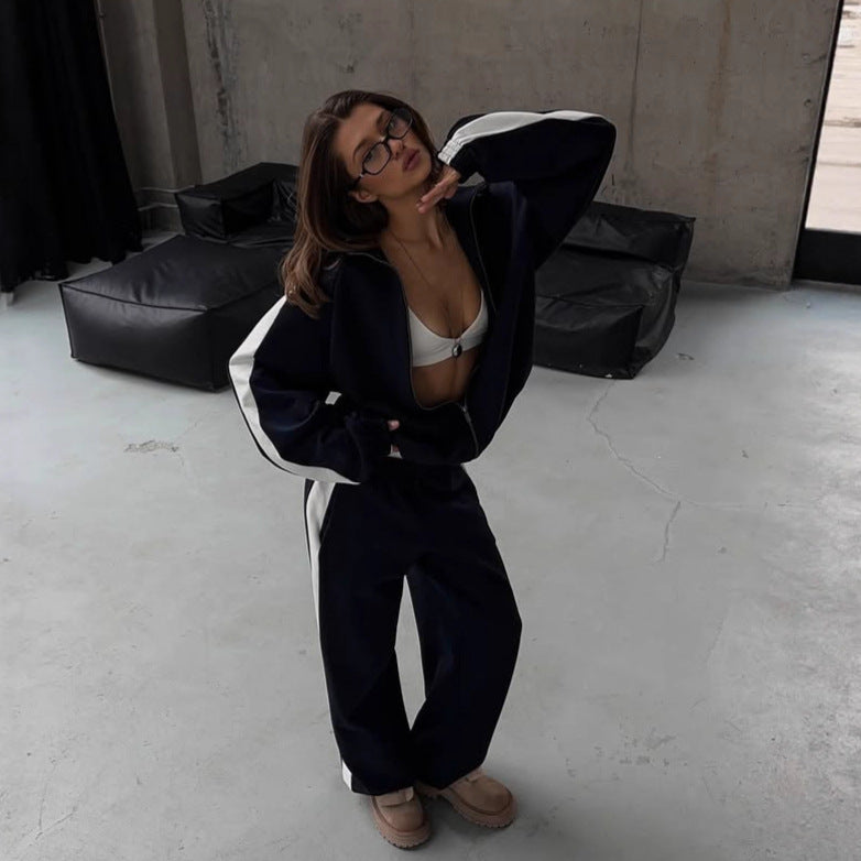 Women's sporty outfit with trendy zipper and wide pants Lune London
