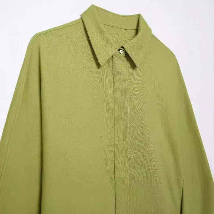 Casual oversized shirt for women in lightweight cotton blend with classic details Lune London