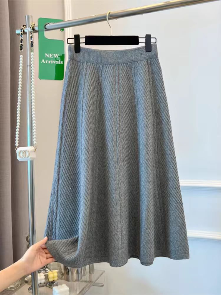 Maxi skirt for women with structured rib design Lune London