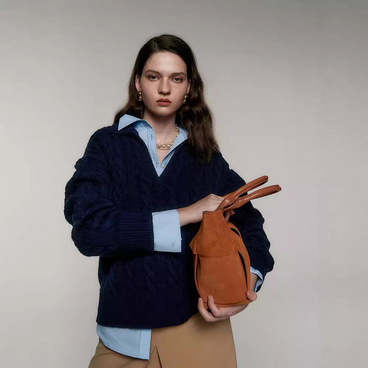 Sweater tricoté pour femmes avec décolleté en V et motif en câble Chic & Stil