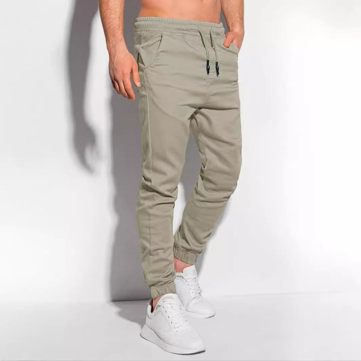 Sporty jogging pants for men with practical side pockets Lune London