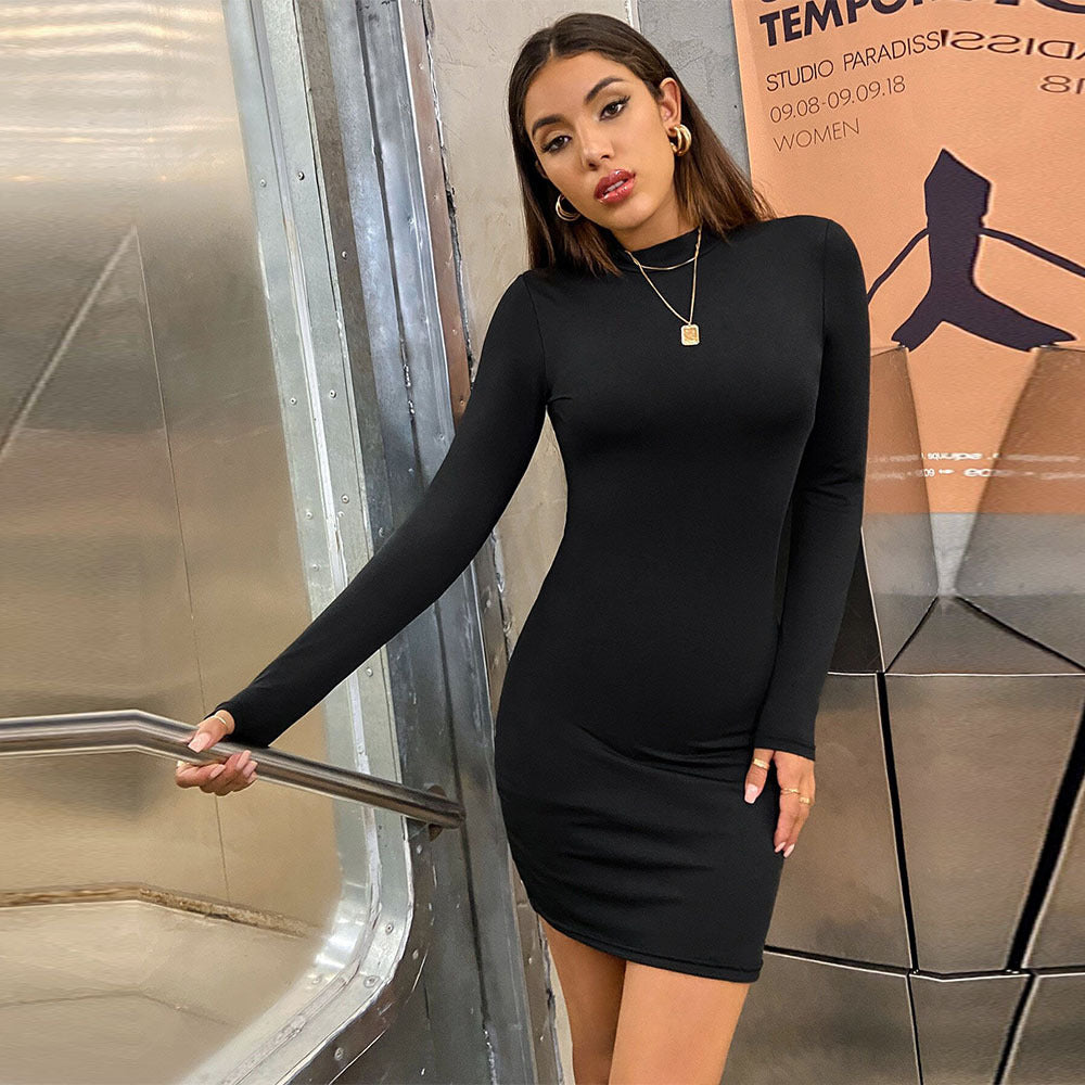 Robe mini près du corps pour femmes avec col haut et manches longues Chic & Stil