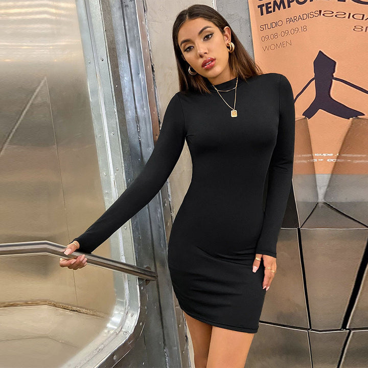 Robe mini près du corps pour femmes avec col haut et manches longues Chic & Stil