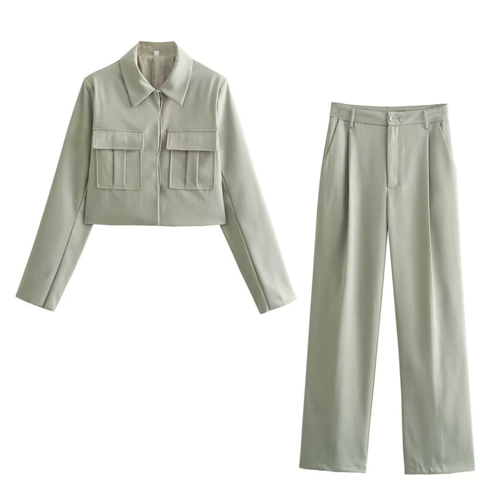 Wide and elegant pleated trousers for women with side pockets Lune London