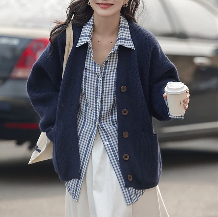 Cardigan Douillet pour Femme avec Grandes Poches et Détails de Boutons Chic & Stil