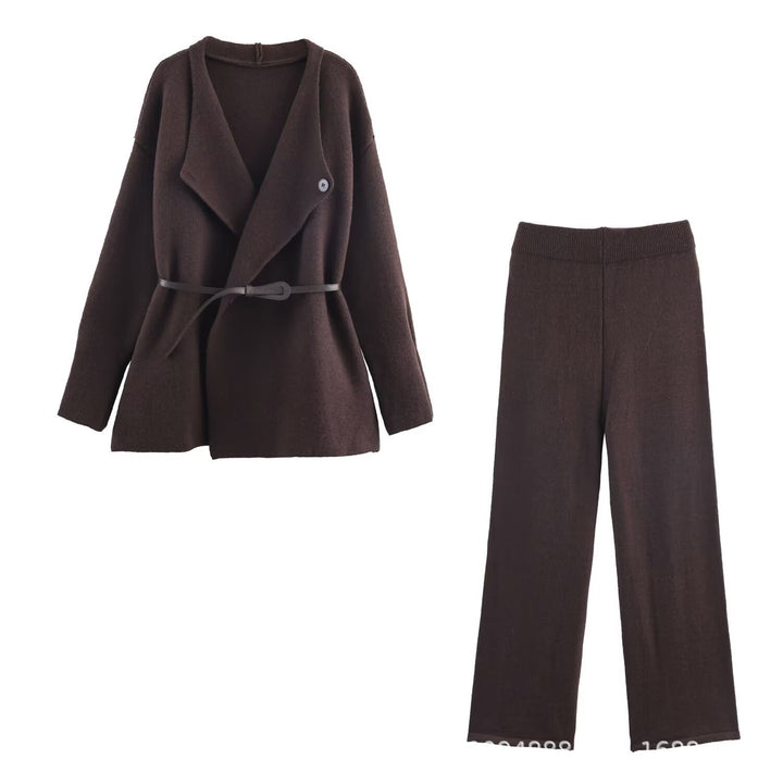 Fashionable women's two-piece outfit with stylish jacket and wide-leg trousers Lune London