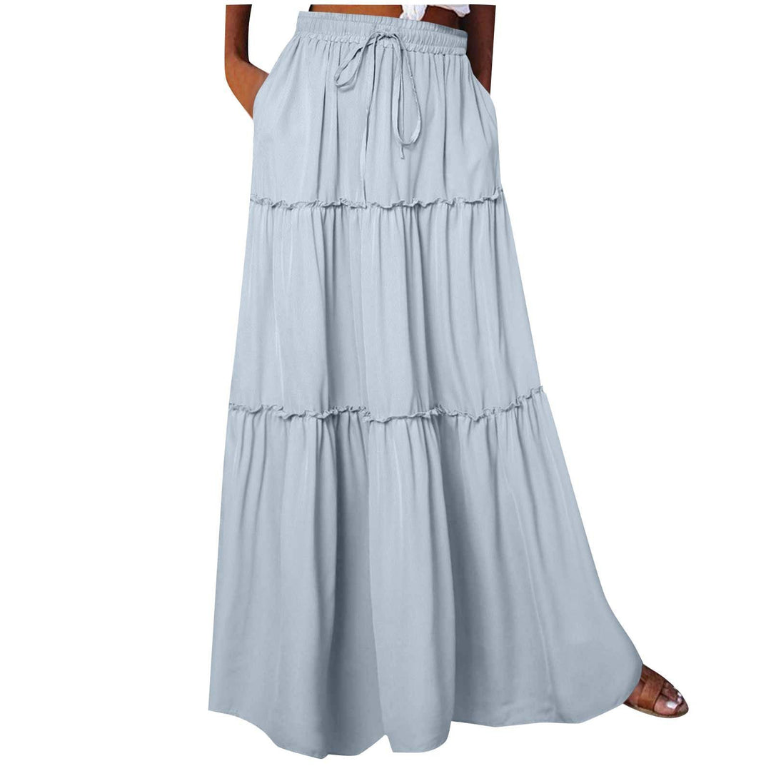 Long and flowing skirt for women with an elastic waistband and practical pockets Lune London
