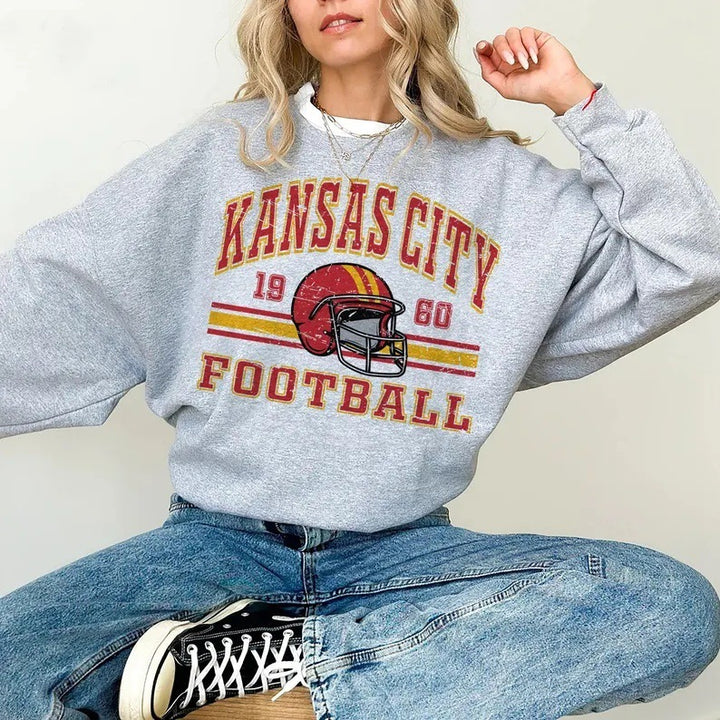 Women Oversized Sweatshirt with nostalgic football motif Chic & Stil