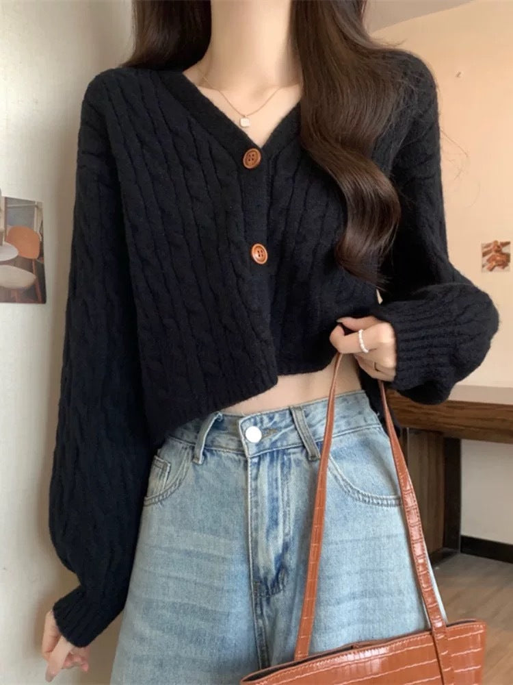 Cardigan court pour femmes avec des manches larges et détail de bouton Chic & Stil
