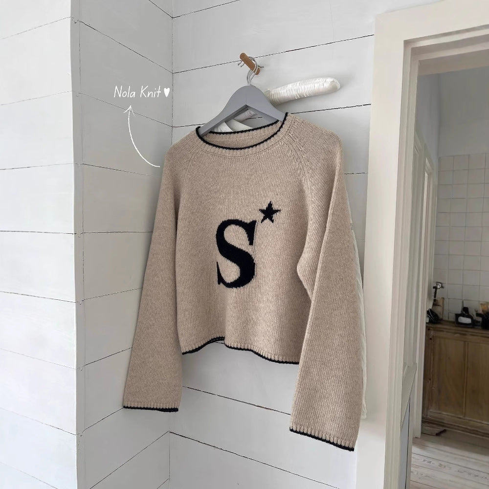 Trendy knit sweater for women with graphic design and relaxed fit pants Lune London