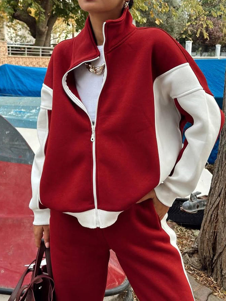 Women's casual tracksuit with cropped top and wide-cut pants Chic & Stil