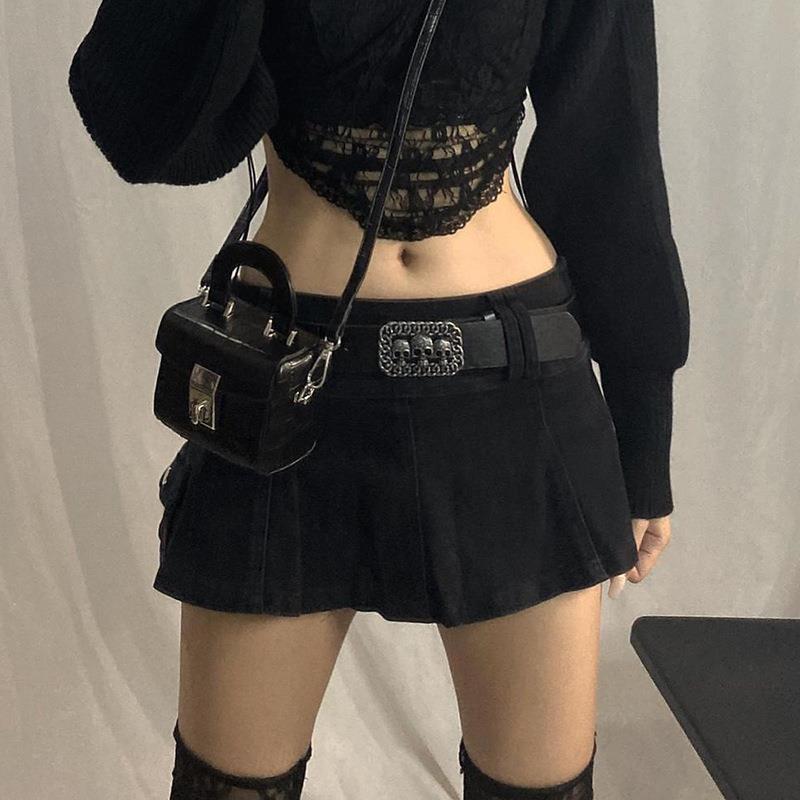 Skirt for women with practical side pockets and tailored fit Lune London
