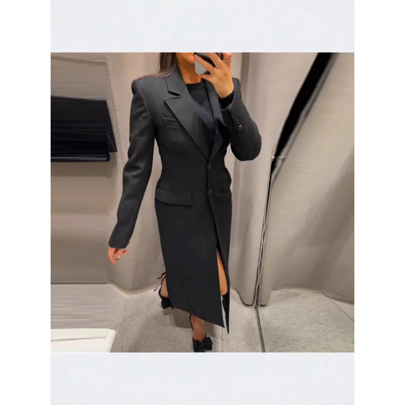 Ladies elegant long blazer with a slim silhouette and classic details Lune London