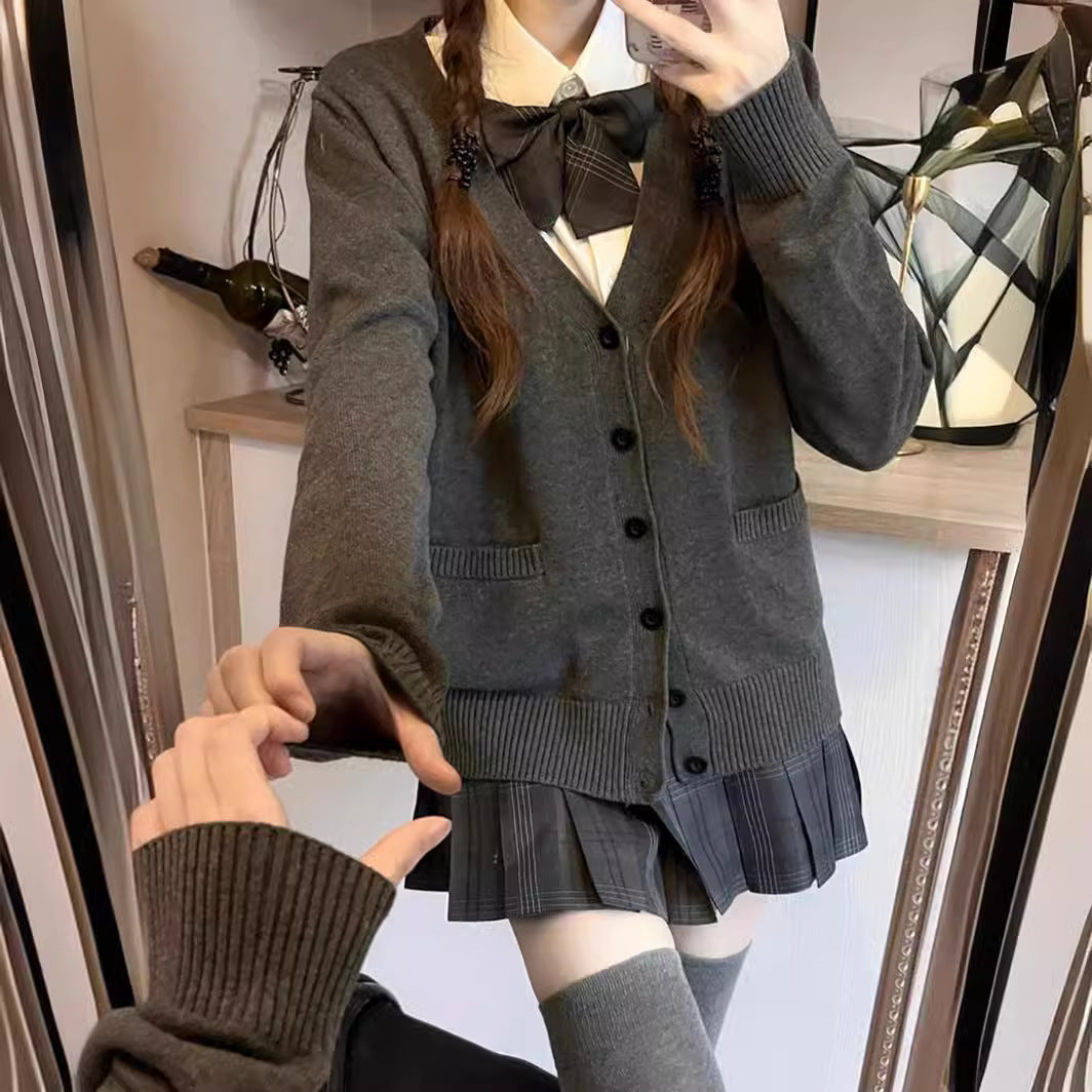 Cardigan universitaire pour femmes avec col classique et design de nœud décoratif Chic & Stil