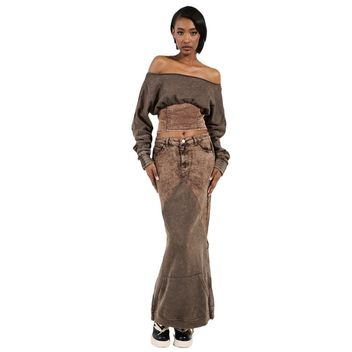 Short sweatshirt for women with a casual off-the-shoulder design and a trendy waist Lune London