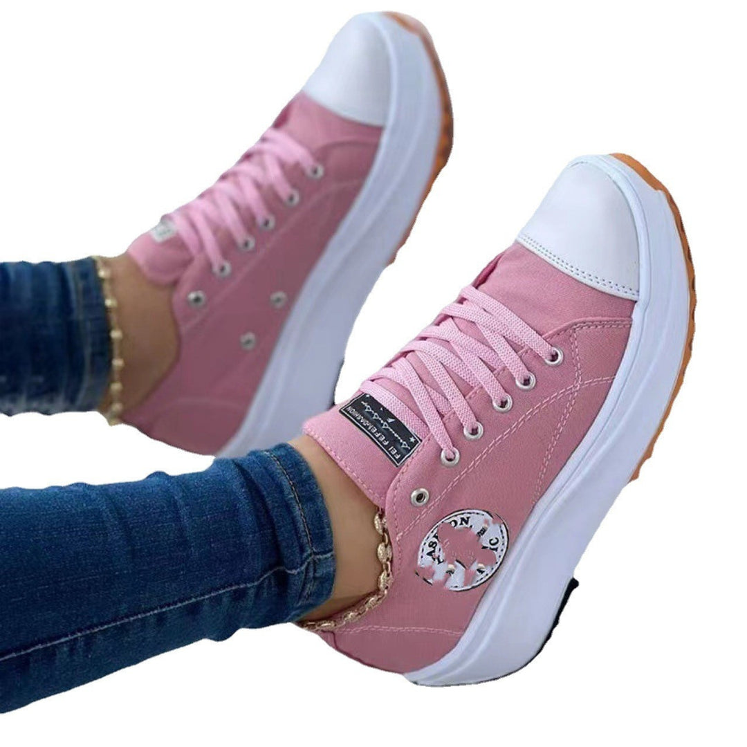 Sporty canvas sneakers for women with an urban design and rubber sole Lune London